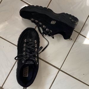 SOLD SKECHERS SNEAKERS
